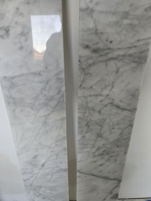 Parapety marmurkowe szaro białe