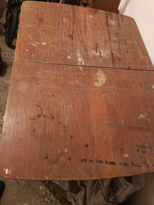 Стіл дерев'яний великий