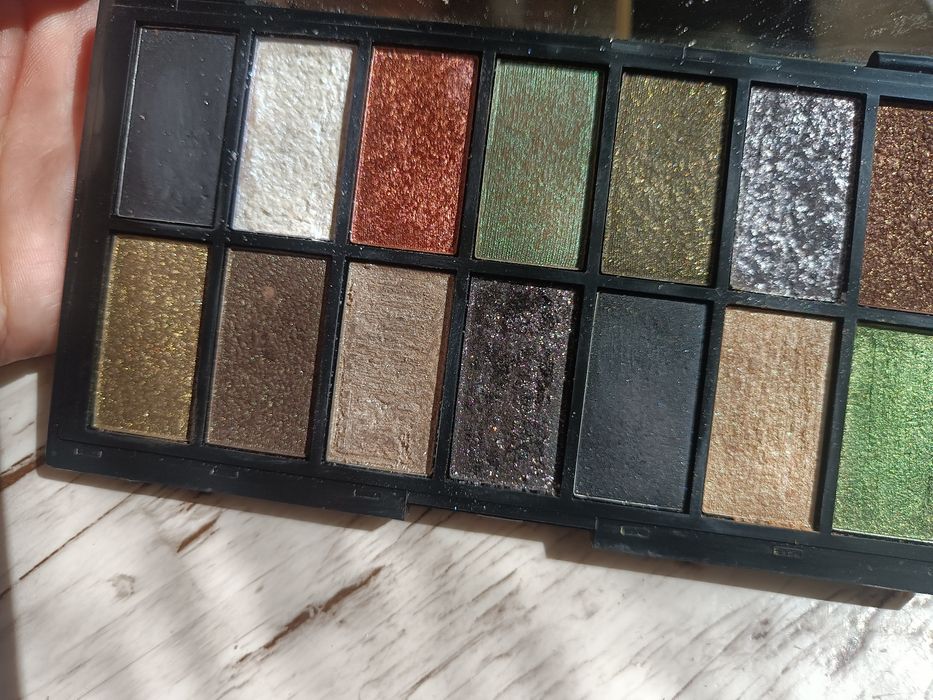 Isamaya paleta cieni, cienie