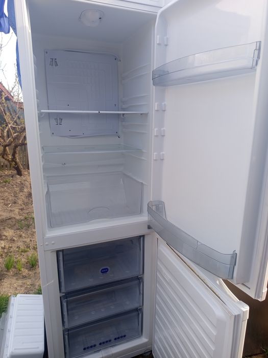 Продам робочий холодильник Whirlpool
