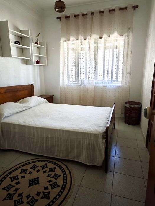 Alugo quarto c/wc privado