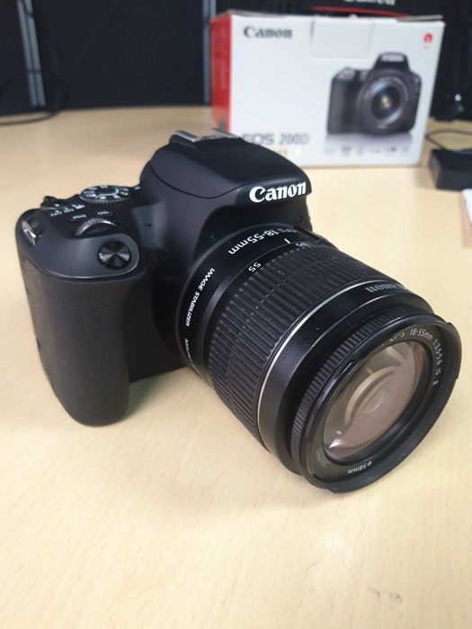 Canon EOS 200D + lente zoom 18-55mm + 3 baterias + caixa original