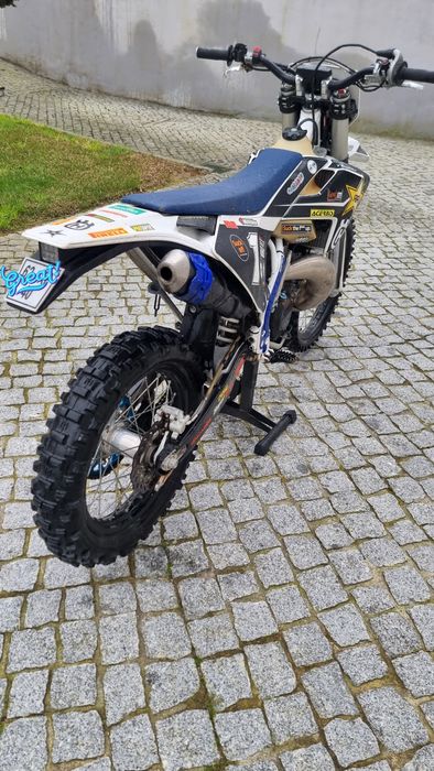 Husqvarna TE 300 – 2016 – Impecável – Pneus Novos