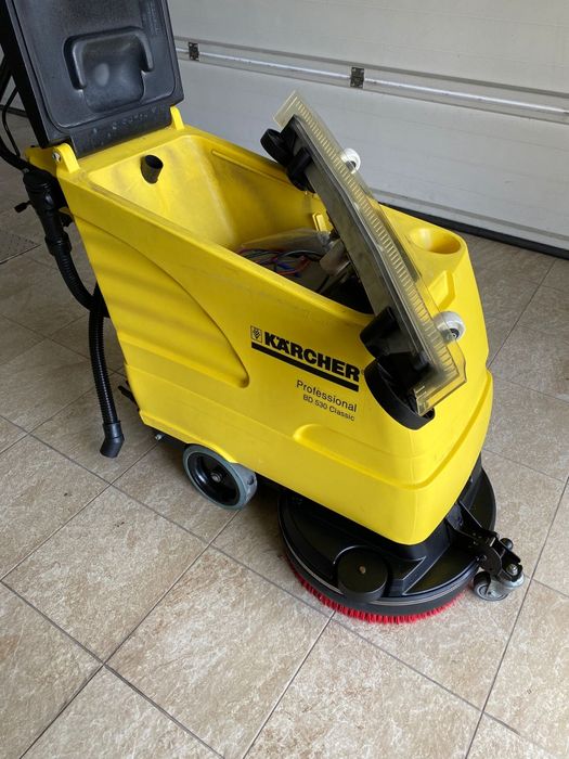 Máquina de lavar e aspirar chão Karcher