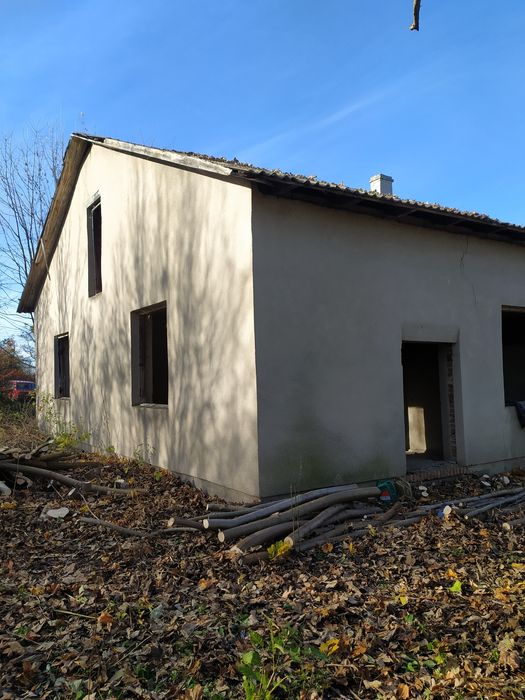 Незавершена будівля.