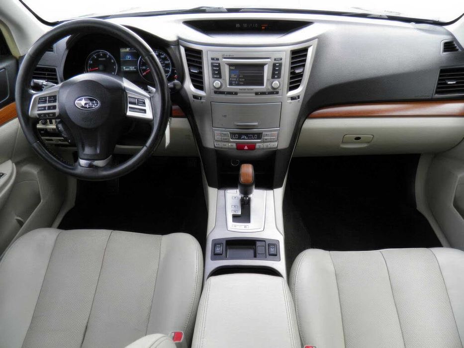 Subaru Outback 2.5I Limited      2013