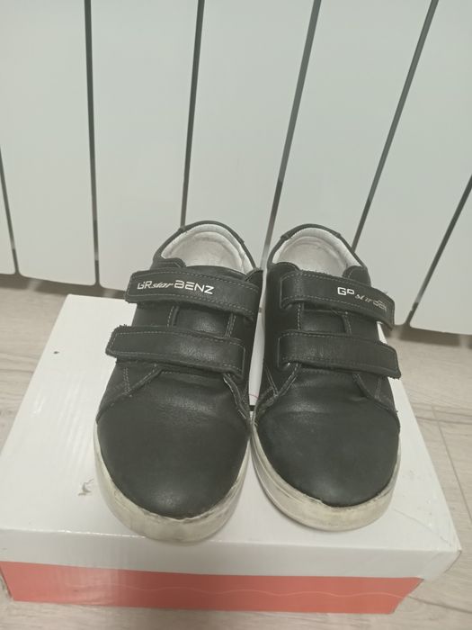 Продам туфлі спортивні