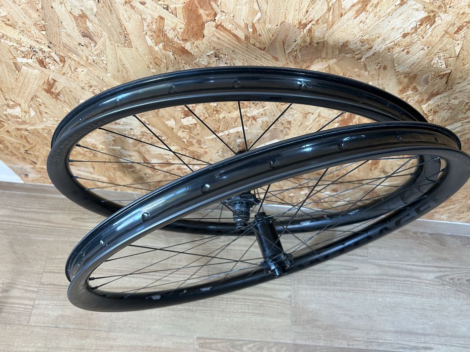 Rodas Carbono Bontrager Kovee Pro 30 TLR