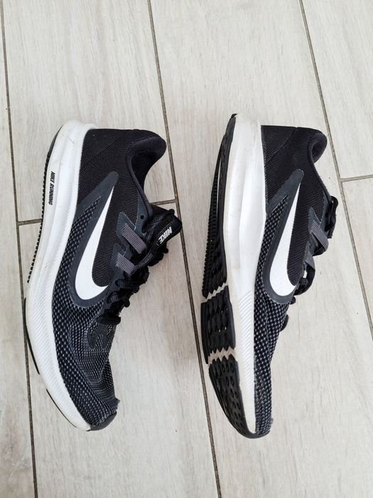 Czarne adidasy nike
Buty do biegania, na trening
 36.5
Wkładka 23