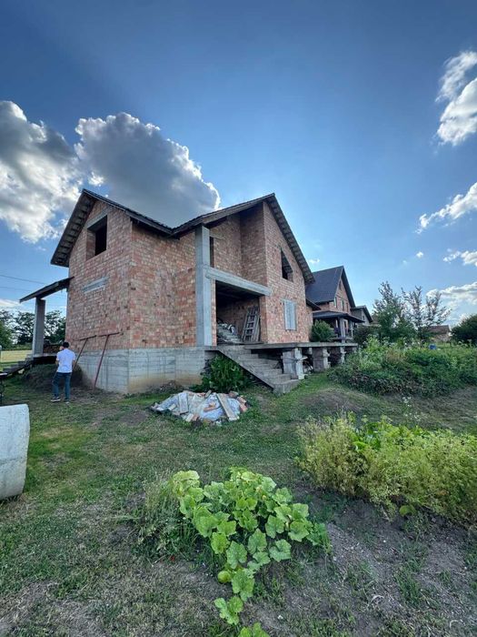 Продається будинок в Остриці — лише 5 км до Чернівців