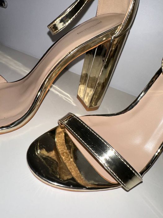 Босоніжки золоті pretty little things 39 розмір