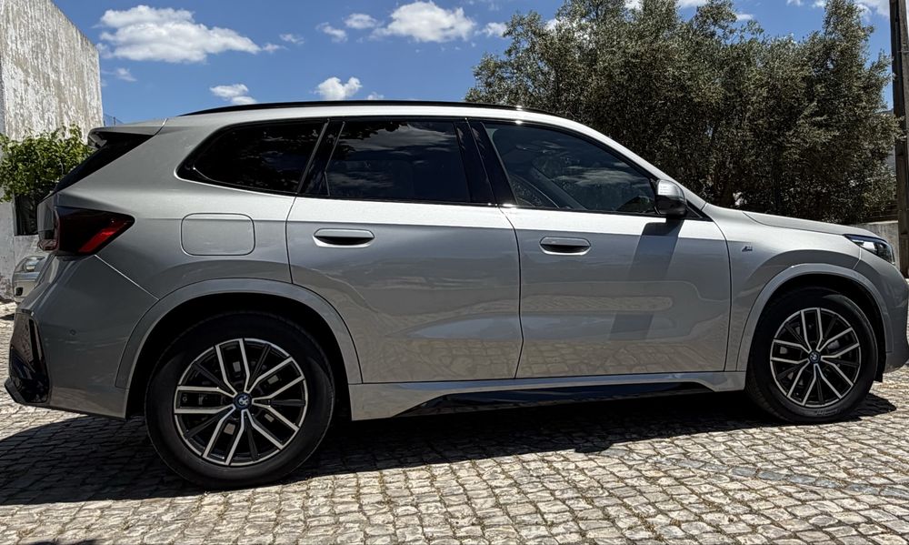 Venda BMW iX1 edrive 20 - Versão Pack Desportivo M (interior e exterior) maio2025 _ OFERTA Wallbox nova