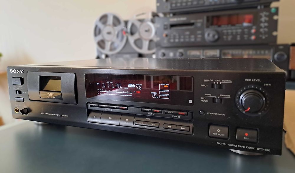 Magnetofon cyfrowy DAT Sony DTC 690 po serwisie.