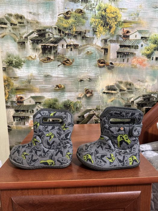 Продаю дитяче взутт б/у. Писати лише на ОЛК