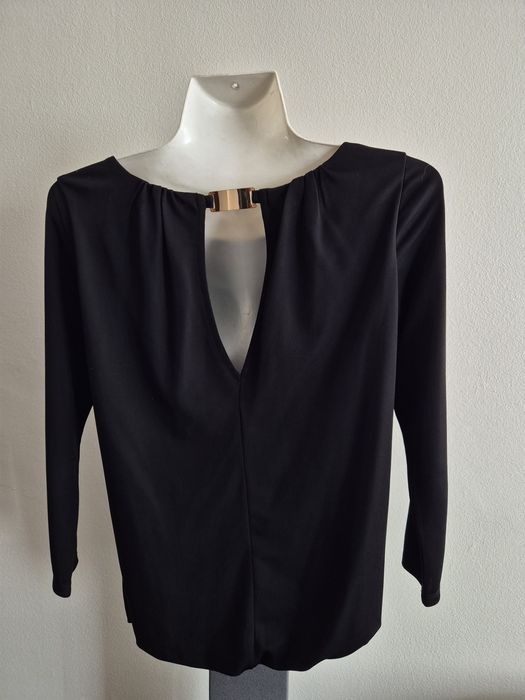 Blusa Manga Comprida Preto com pequeno decote nas costas