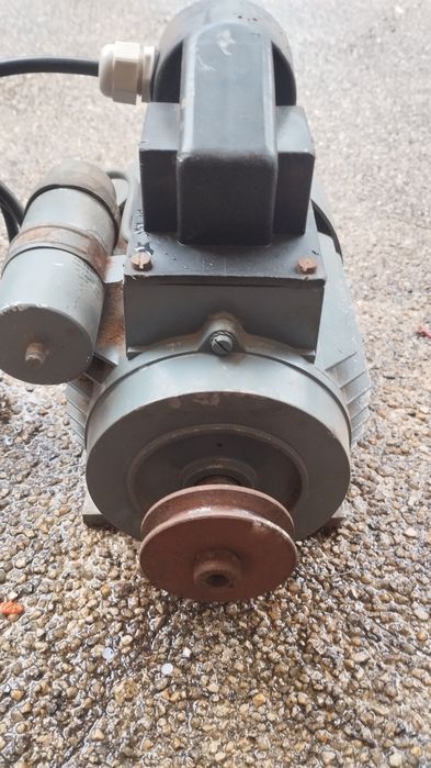 Motor elétrico Rabor com poli