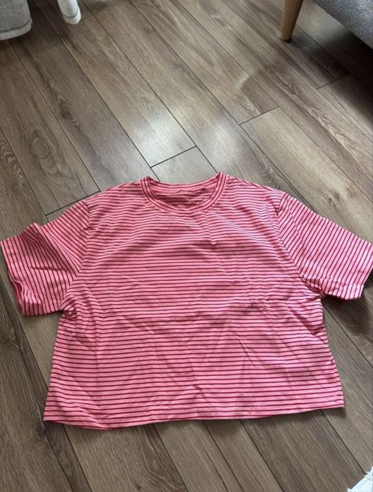 Жіноча смугаста рожева футболка вільного крою / кроп-топ