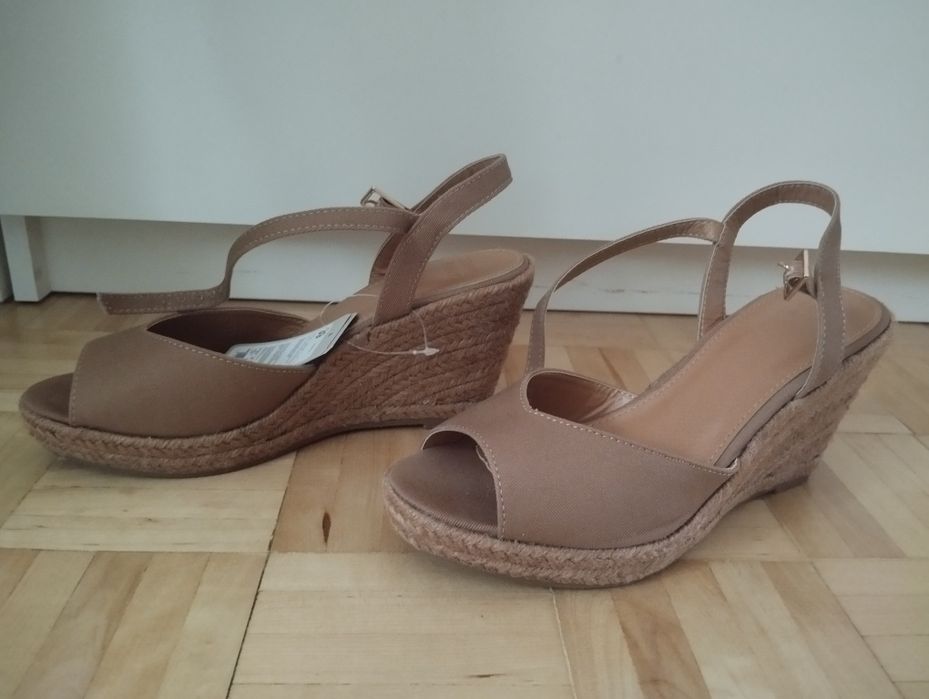 Espadryle na koturnie / sandały Jenny Ferry