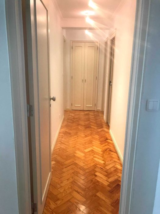 Quarto para arrendar em Alvalade