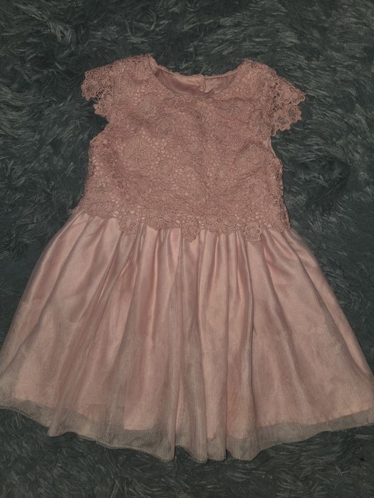 Святкові дитячі сукні