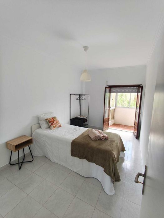 Quarto para Alugar – Póvoa de Santa Iria Forte da Casa (Despesas Incluídas)
