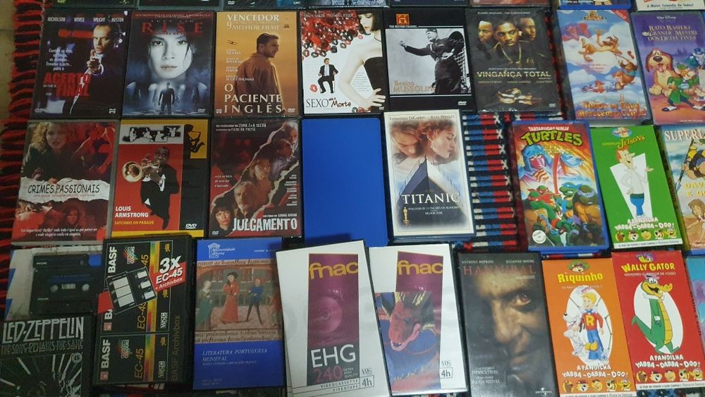 Lote de DVDs e VHS antigas