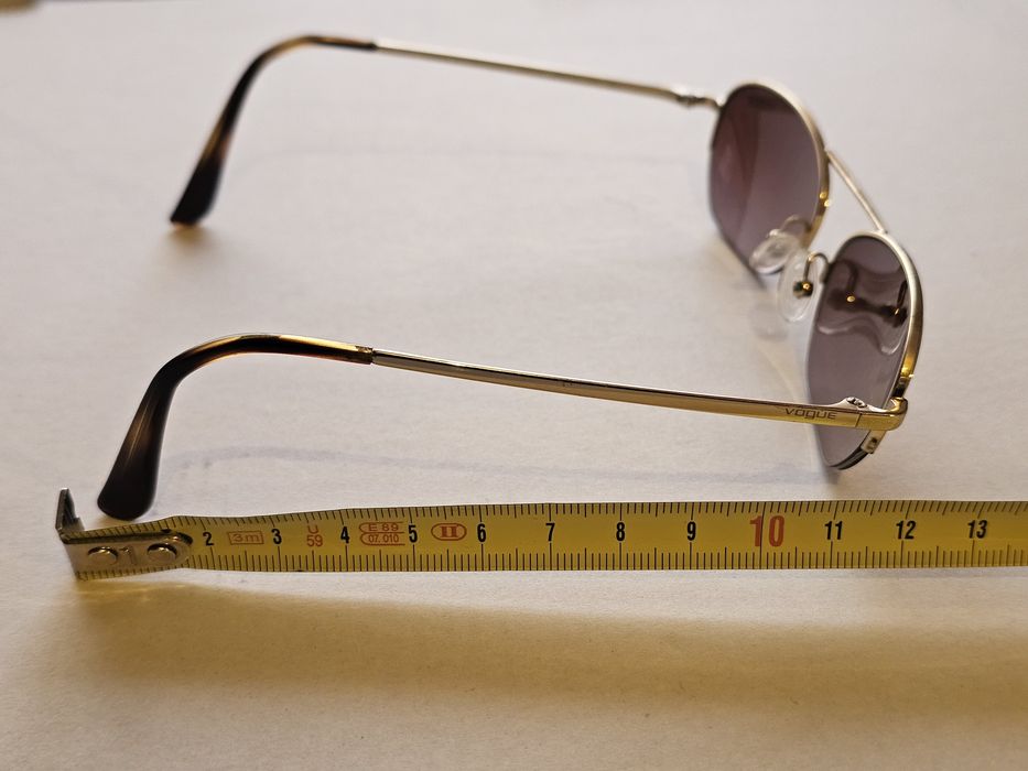 Óculos de Sol com as lentes originais.