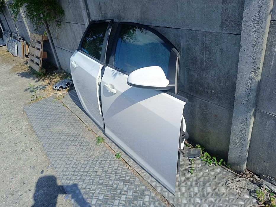 Drzwi Prawy Przód / Prawy Tył Opel Astra J Y40R / Kombi / W kolor