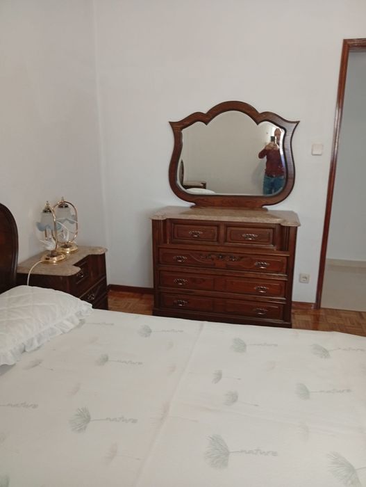 Quarto madeira maciça em bom estado