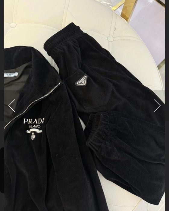 Костюм жіночий велюровий