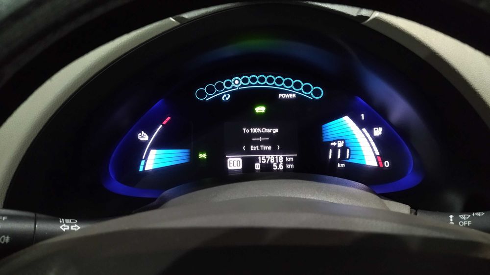 Електромобіль Nissan leaf