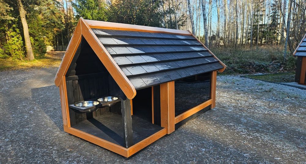 Buda dla psa z tarasem oknem i miskami 180kg wagi