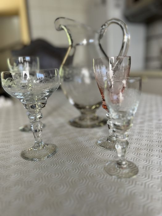 Conjunto de vidro(cristal) com gravuras.
