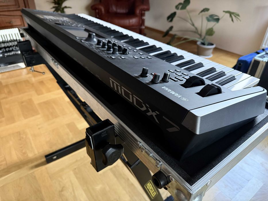 Yamaha MODX7  w Perfekcyjnym Stanie - Gratisy !!!