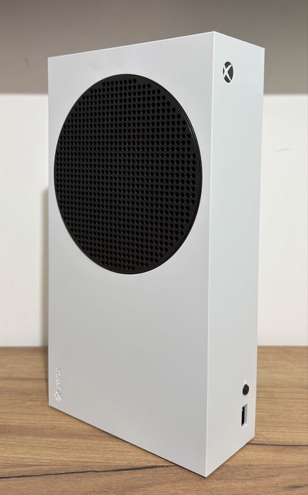 Xbox Series S 512GB  + 2 comandos + vários acessórios