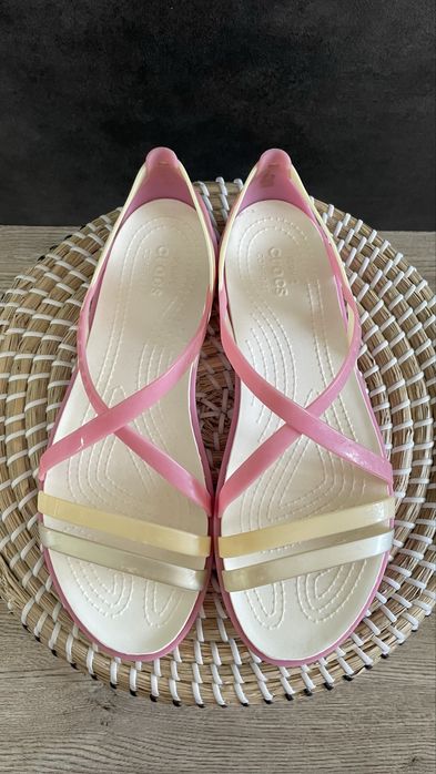 Crocs sandały Isabella Strappy Violet/Oyster W9 39/40