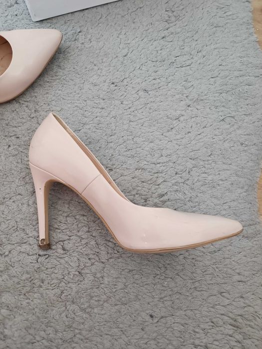 Szpilki pudrowy róż primamoda lakierowane r 37