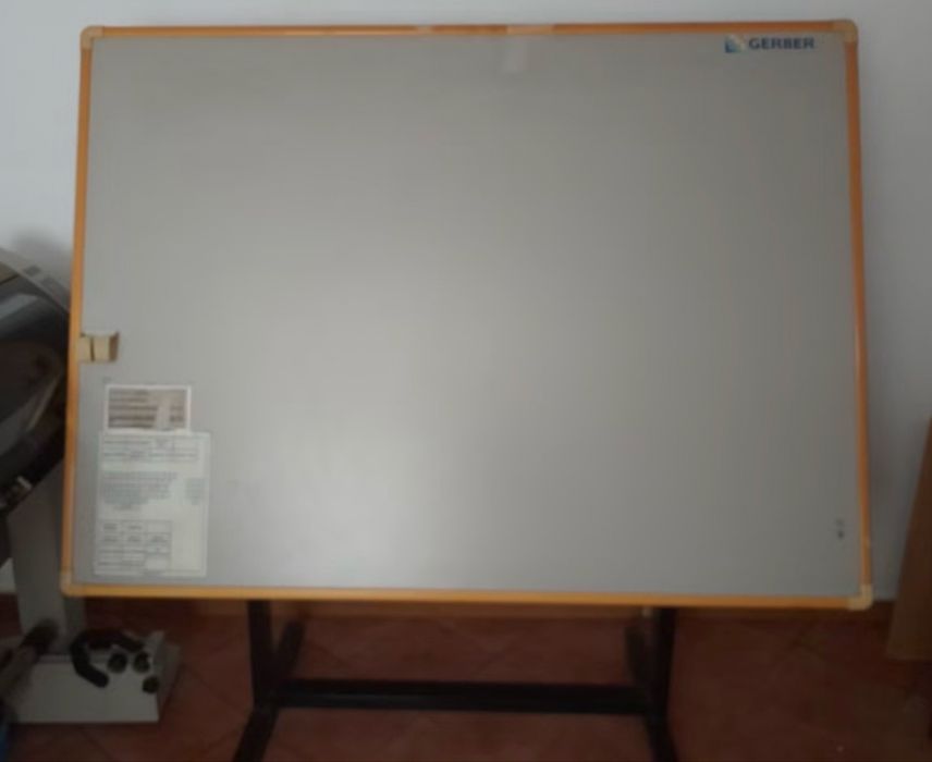 Vendo máquina plotter e digitalizadora