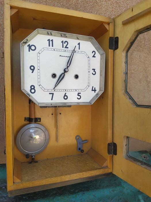 Часи  Янтарь  з  боєм