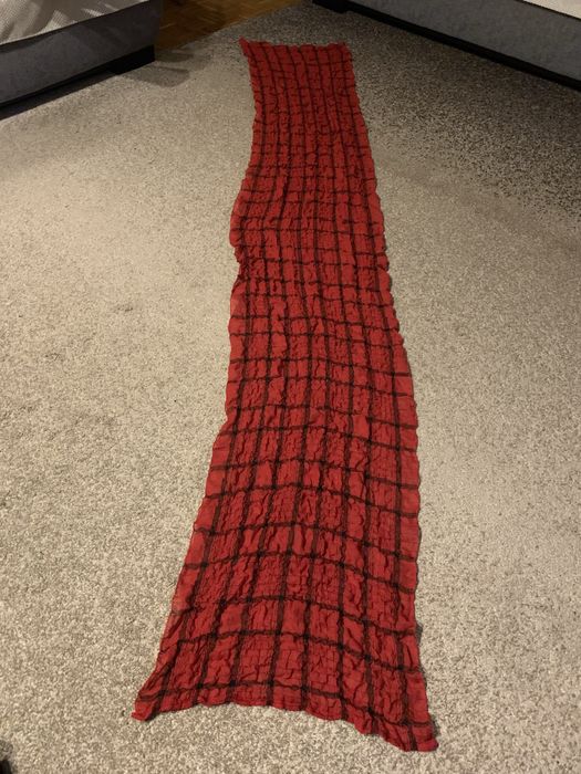 Długi czerwony szal w czarną kratę 41 x242