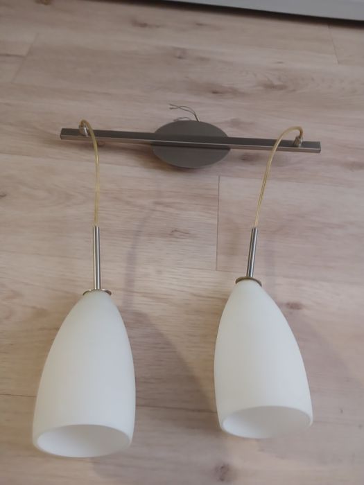 Продається світильник на 2 плафона.