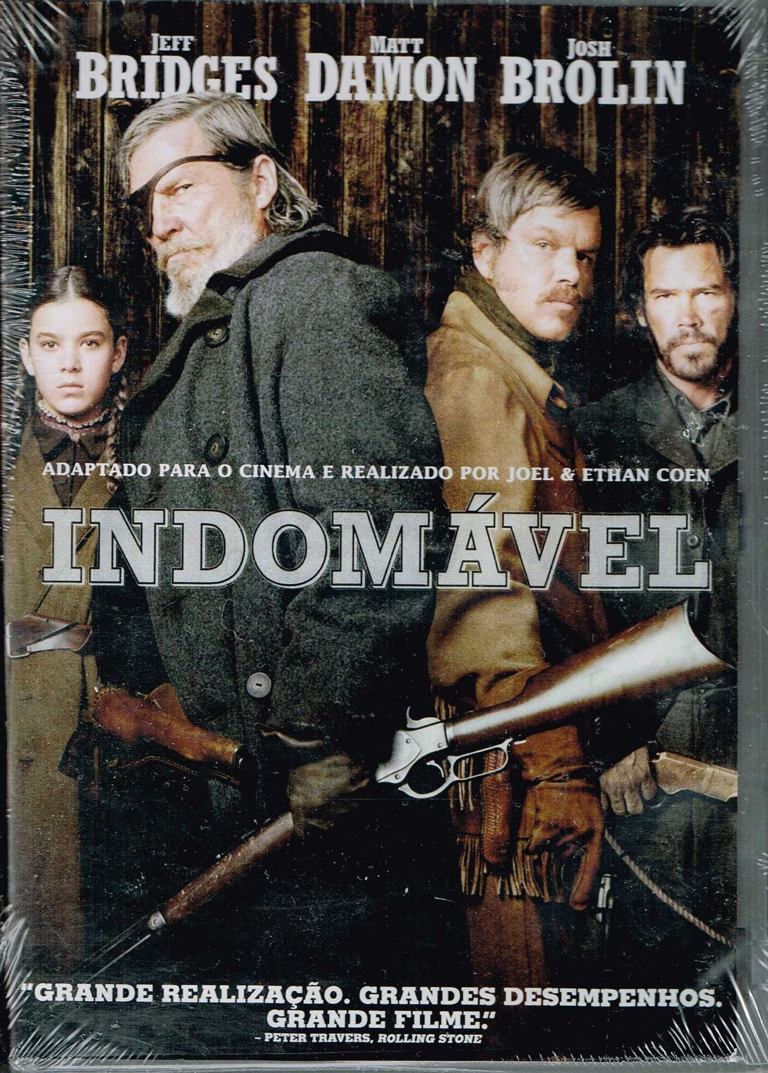 A capa de um DVD com a imagem de um lobo e um homem em uma floresta escura