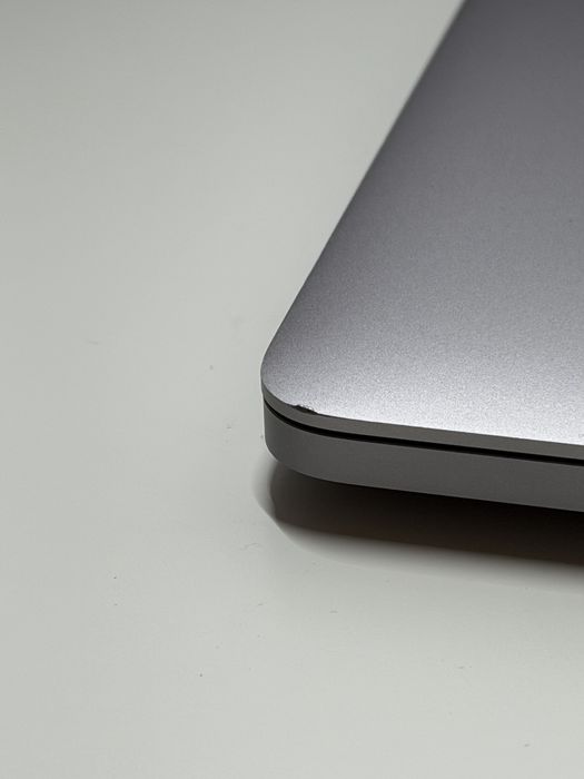 MacBook Pro 2019 TouchBar 8/128 i5