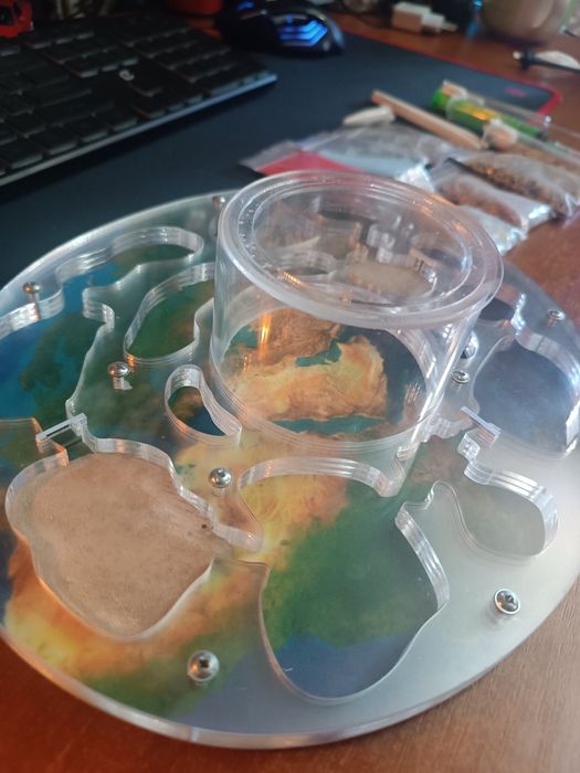 Муравьиная ферма со всеми примочка,возможен обменми