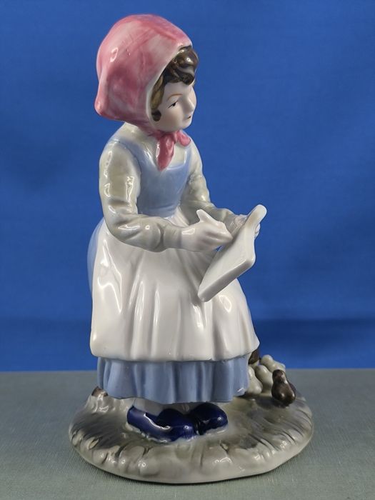 "wiejska poetka" kobieta pisząca #porcelana #dekoracja #ozdoba