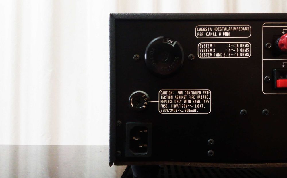 Amplificador - MARANTZ Model 1072 - Exclusivo