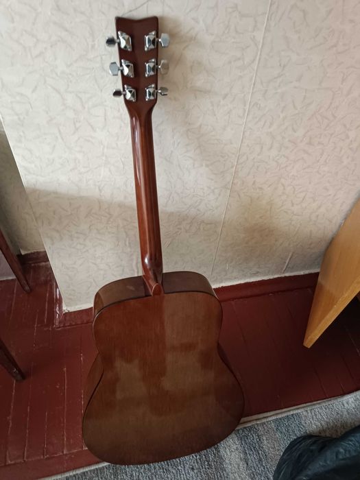 Продам гитару ямаха