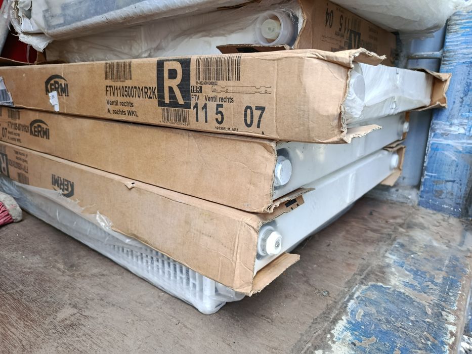 Срочно продам радиатор отопления нижнее подключениеKermi 500*700новые