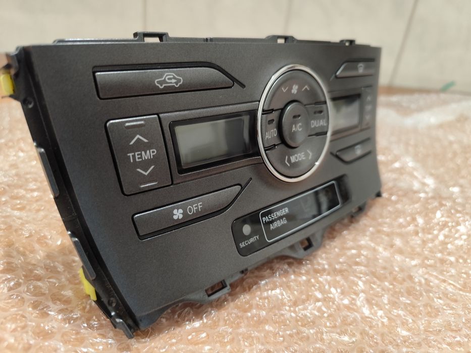 Panel klimatyzacji Toyota Auris