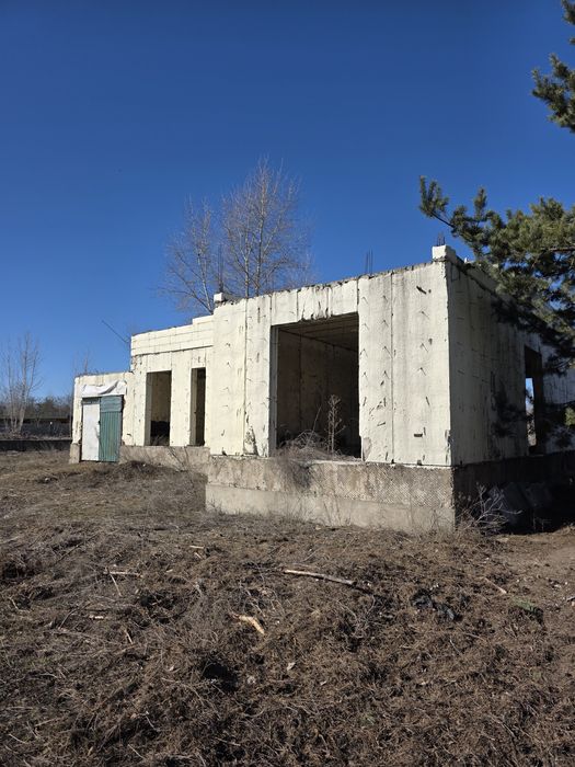 Продаж окремого будинку біля озера
